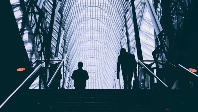 穿过十月的房间